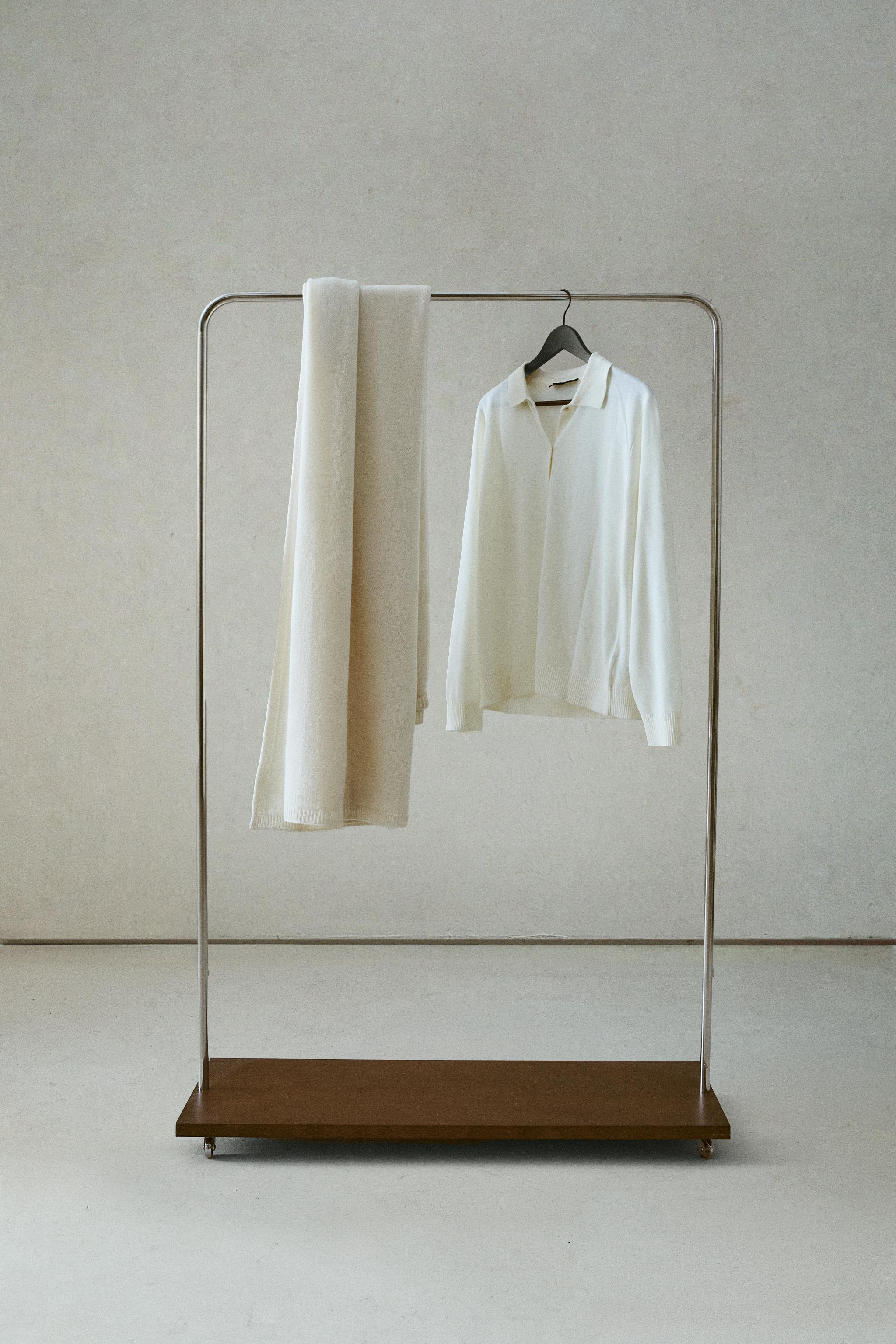 PORTE-VÊTEMENTS MÉTAL ET BOIS